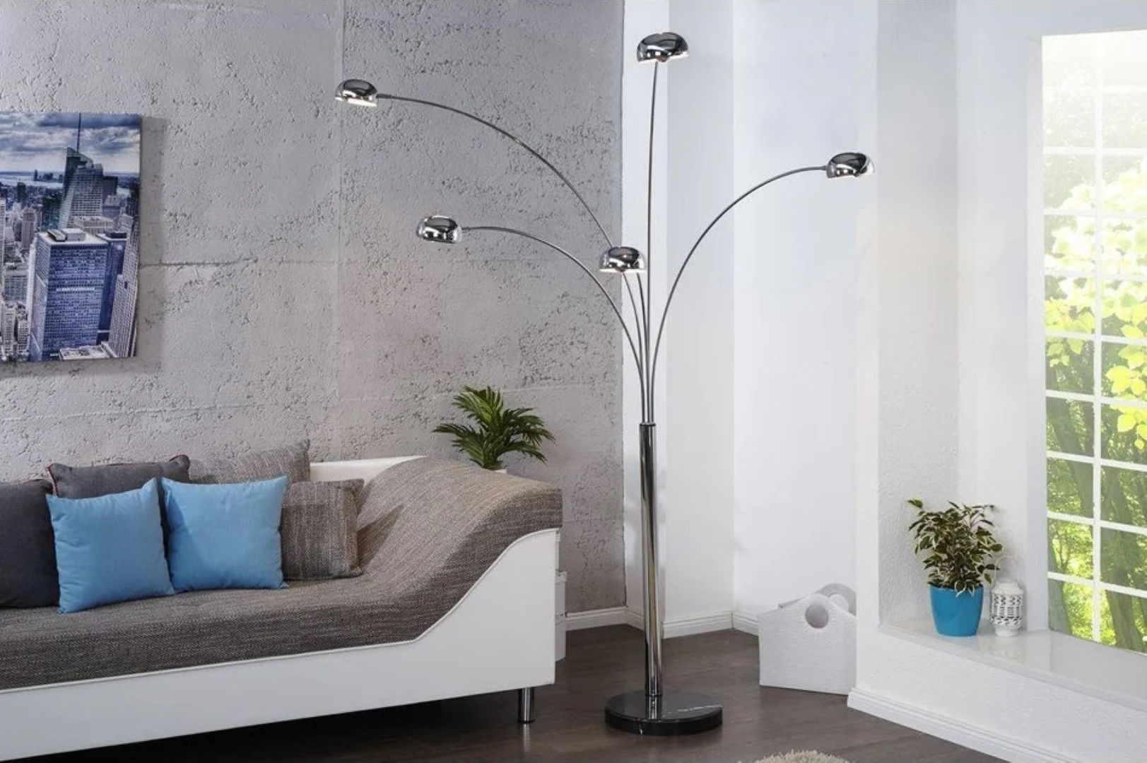 Lampa podłogowa idealnym rozwiązaniem do klasycznego i nowoczesnego budownictwa